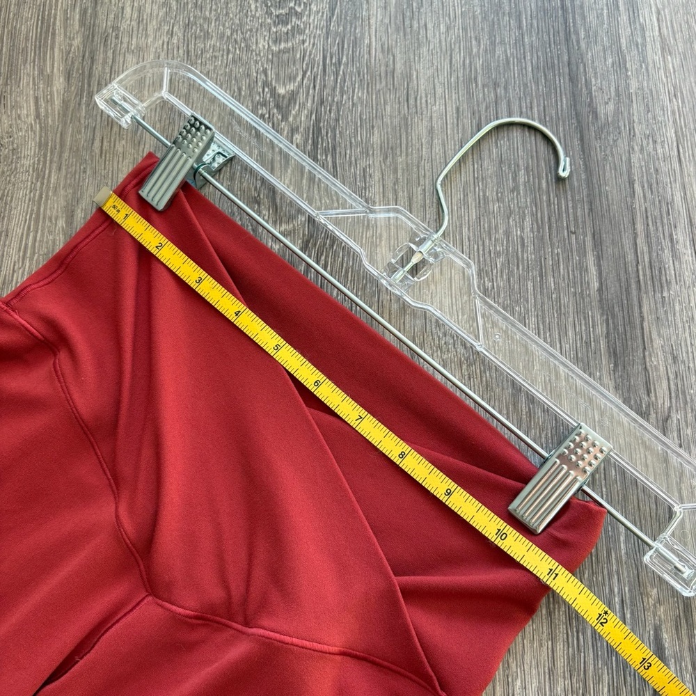 Aerie Women's Crimson Crossover High Rise Bike Shorts - Picture 4 of 6